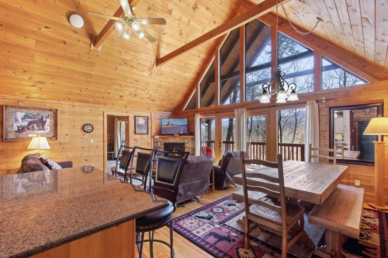 Above The Clouds, 4 Bedrooms, Pool Access, Private, Gaming, Sleeps 16 蓋特林堡 外观 照片