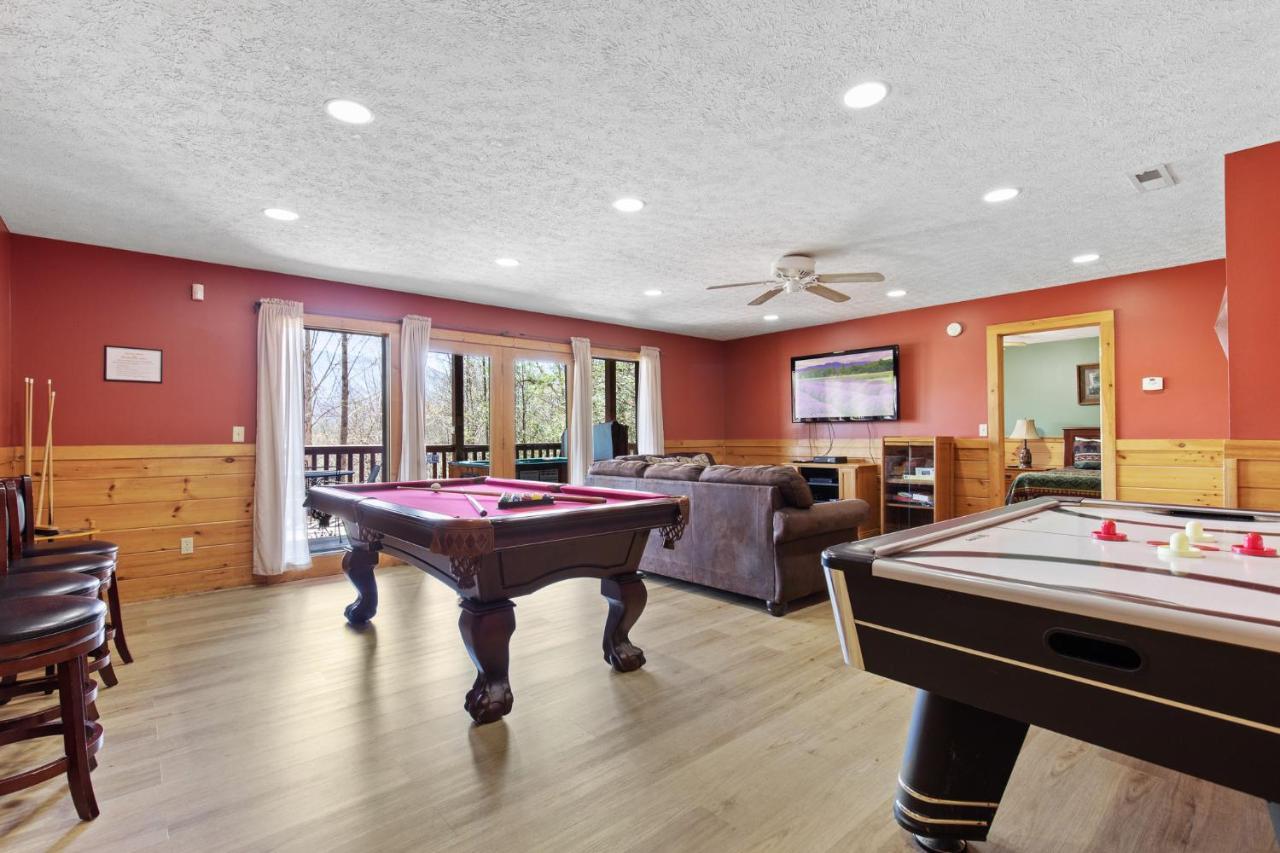 Above The Clouds, 4 Bedrooms, Pool Access, Private, Gaming, Sleeps 16 蓋特林堡 外观 照片