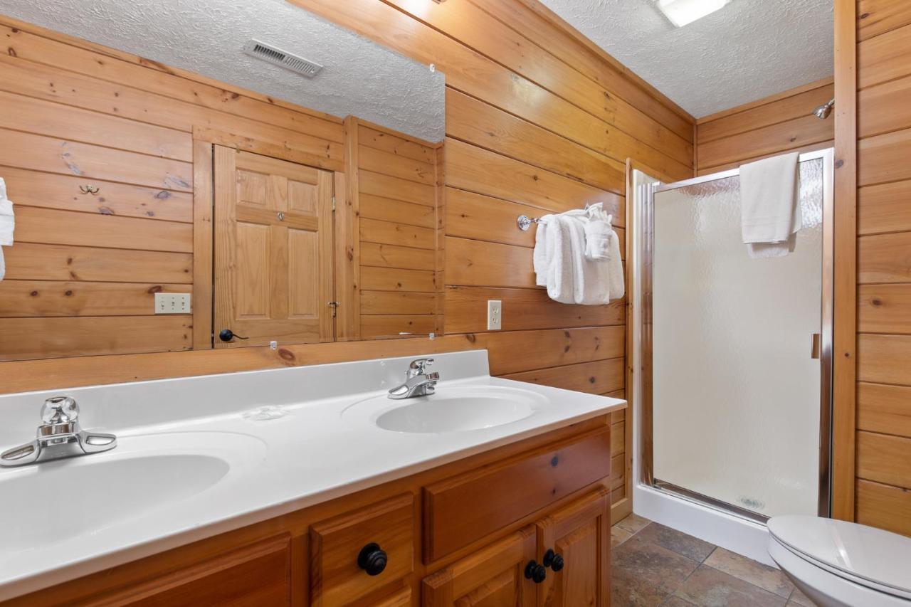 Above The Clouds, 4 Bedrooms, Pool Access, Private, Gaming, Sleeps 16 蓋特林堡 外观 照片