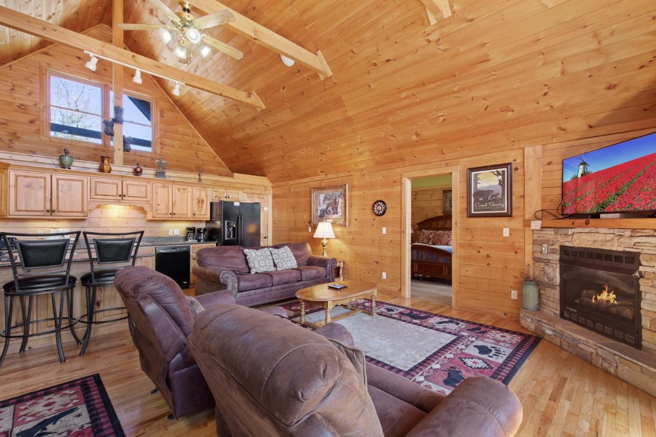 Above The Clouds, 4 Bedrooms, Pool Access, Private, Gaming, Sleeps 16 蓋特林堡 外观 照片