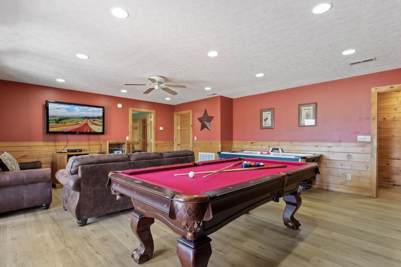 Above The Clouds, 4 Bedrooms, Pool Access, Private, Gaming, Sleeps 16 蓋特林堡 外观 照片