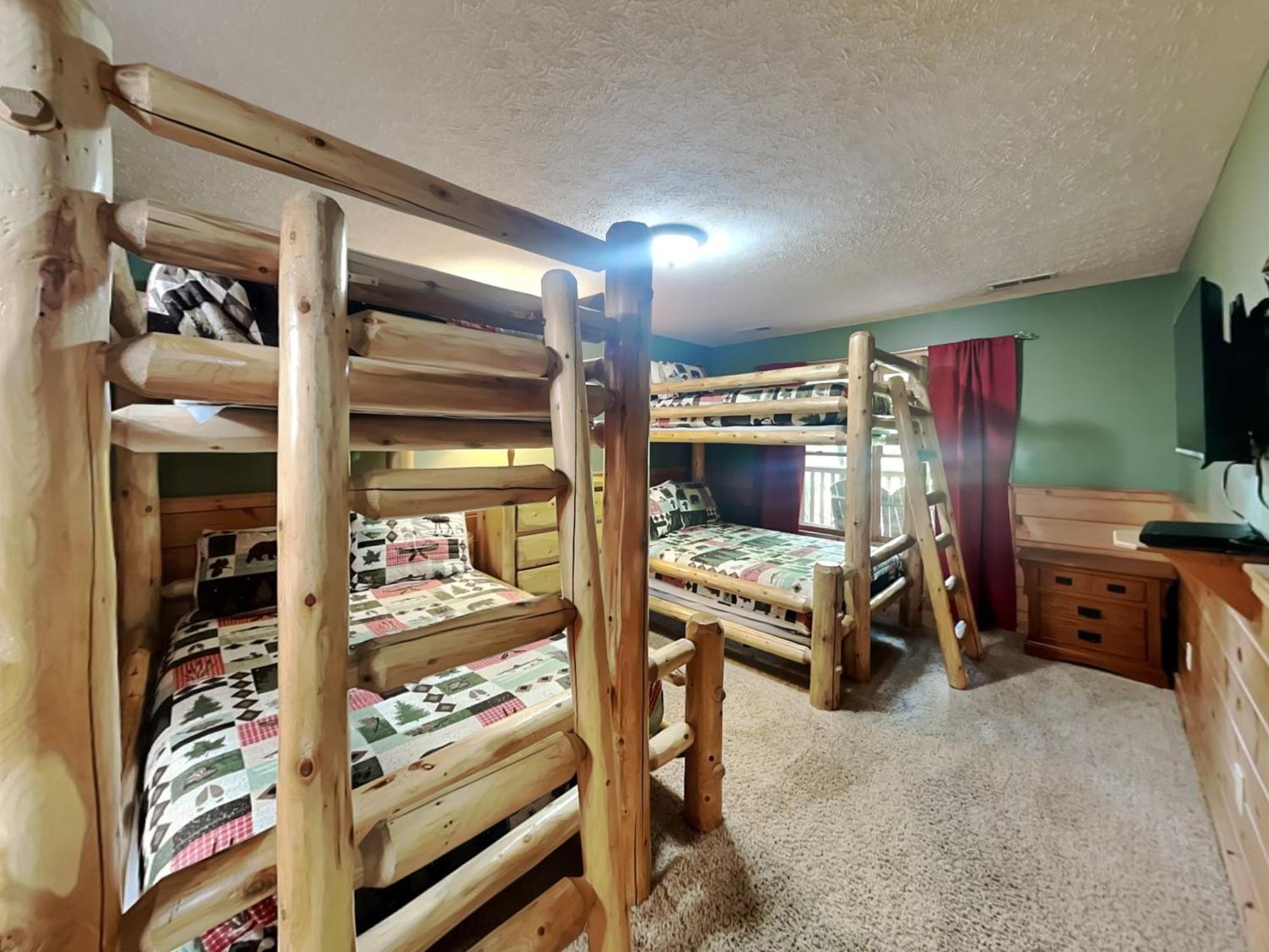 Above The Clouds, 4 Bedrooms, Pool Access, Private, Gaming, Sleeps 16 蓋特林堡 外观 照片